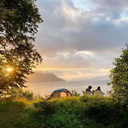 Hotel Nokling & Camping Hjelmeland ภายนอก รูปภาพ