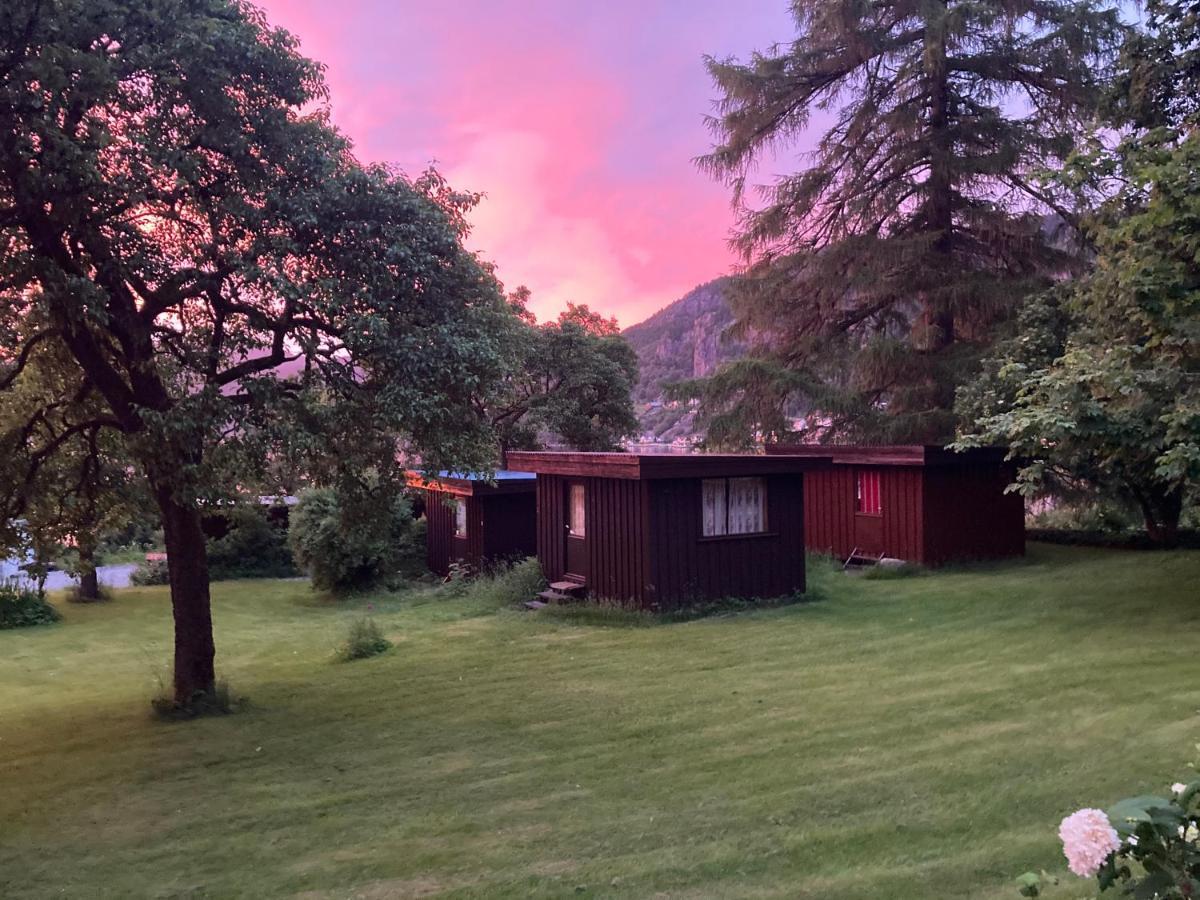 Hotel Nokling & Camping Hjelmeland ภายนอก รูปภาพ