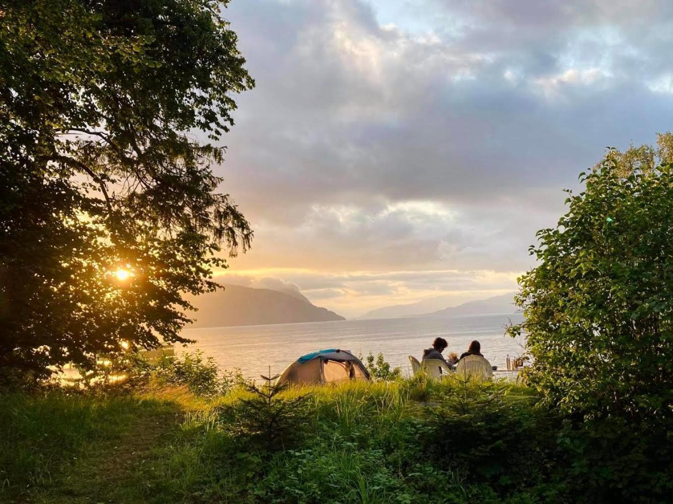 Hotel Nokling & Camping Hjelmeland ภายนอก รูปภาพ