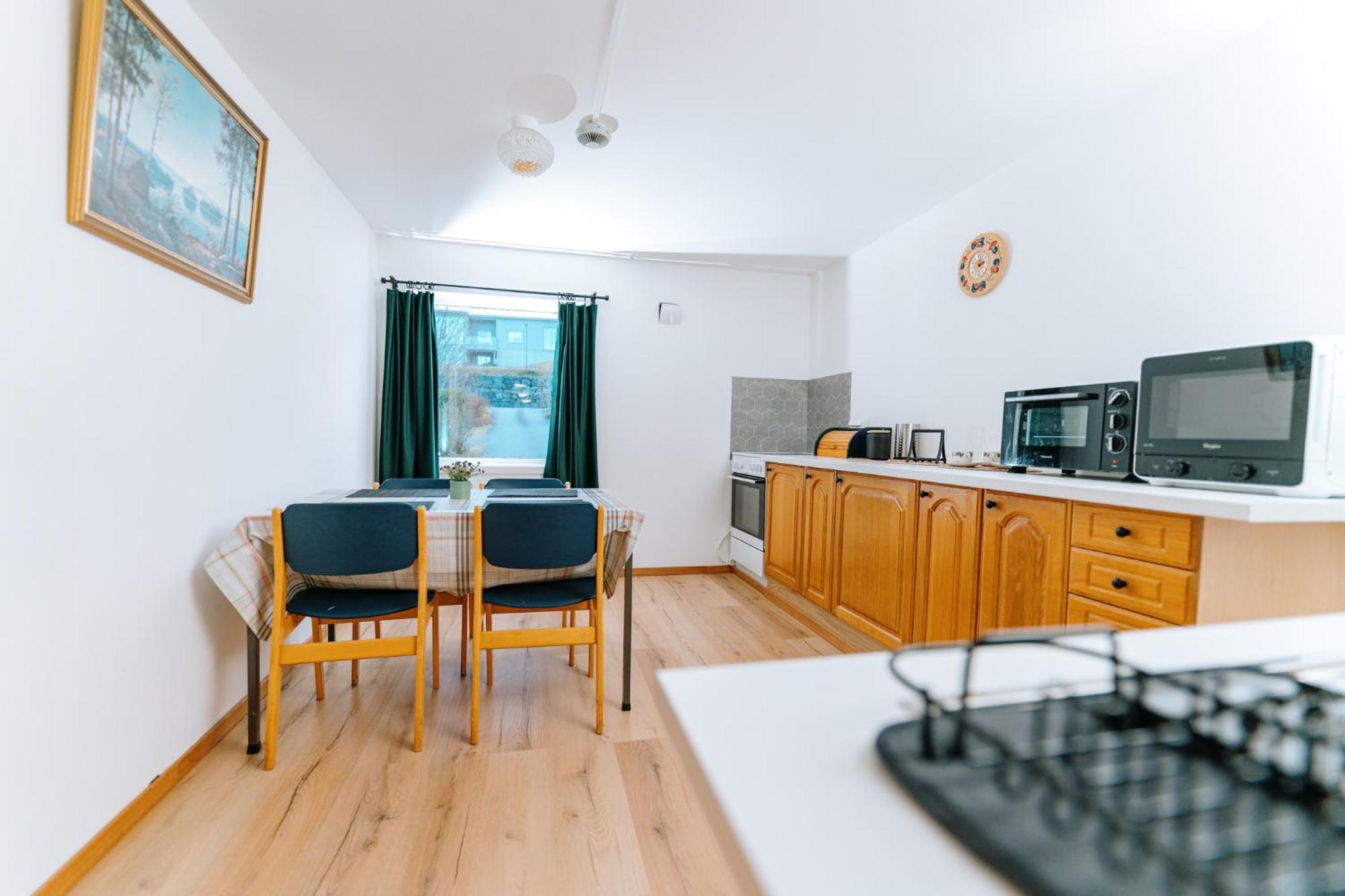 Hotel Nokling & Camping Hjelmeland ภายนอก รูปภาพ